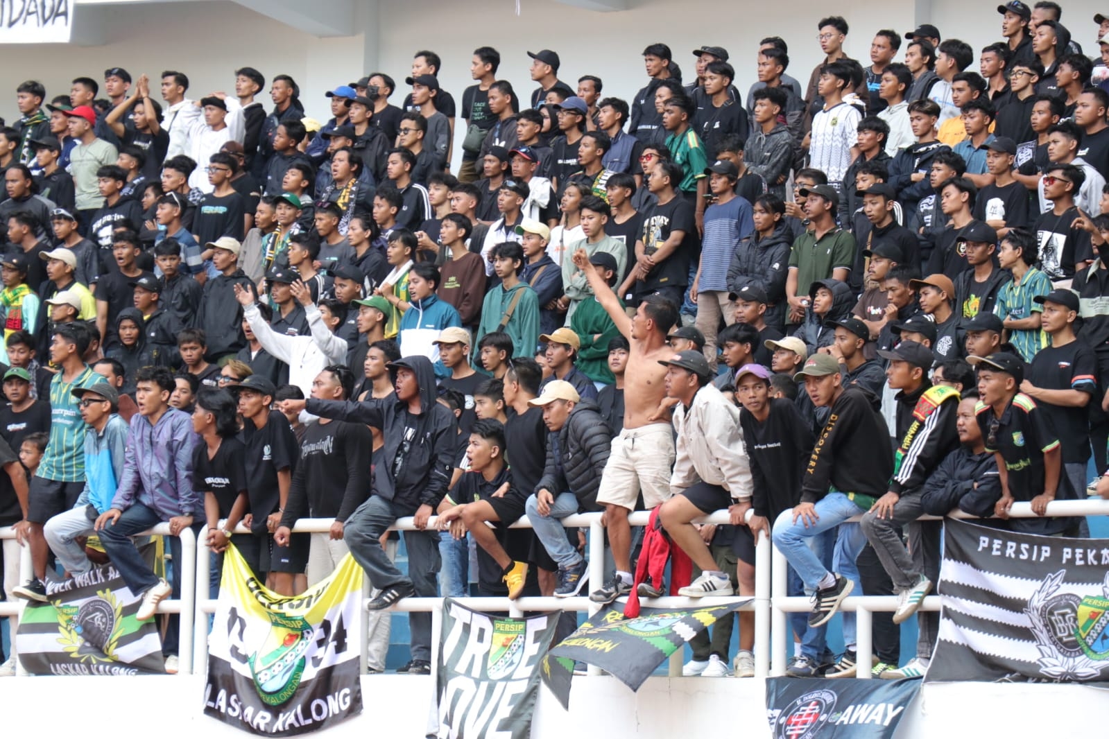 Antusiasme Tinggi di Final Liga 3 Jateng: 8.508 Penonton Padati Stadion Jatidiri, Suporter Persip Pekalongan Paling Banyak