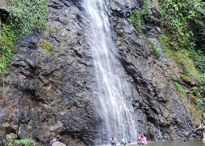 Kisah Dibalik Curug Cijalu: Keindahan Alam dan Misteri Pasangan Air Terjun