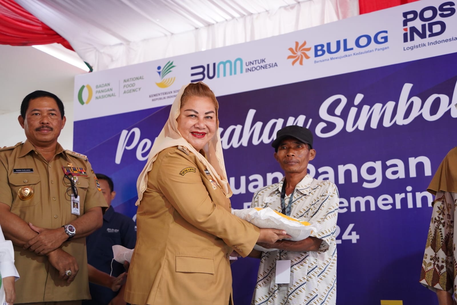 Dampingi Pj Gubernur Jateng Serahkan Bantuan Beras, Mbak Ita Pastikan Penyaluran Tepat Sasaran