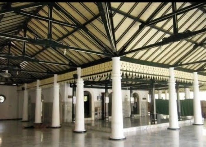 Sejarah dan Perjalanan Masjid Sulthoni: Keanggunan Arsitektur di Kompleks Kepatihan