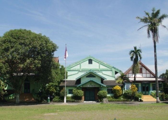 Peninggalan Bangunan Sejarah di Yogyakarta: SMP Negeri 1 Sleman, Menyelusuri Keindahan Arsitektur Bergaya Indis dan Jejak Sejarahnya