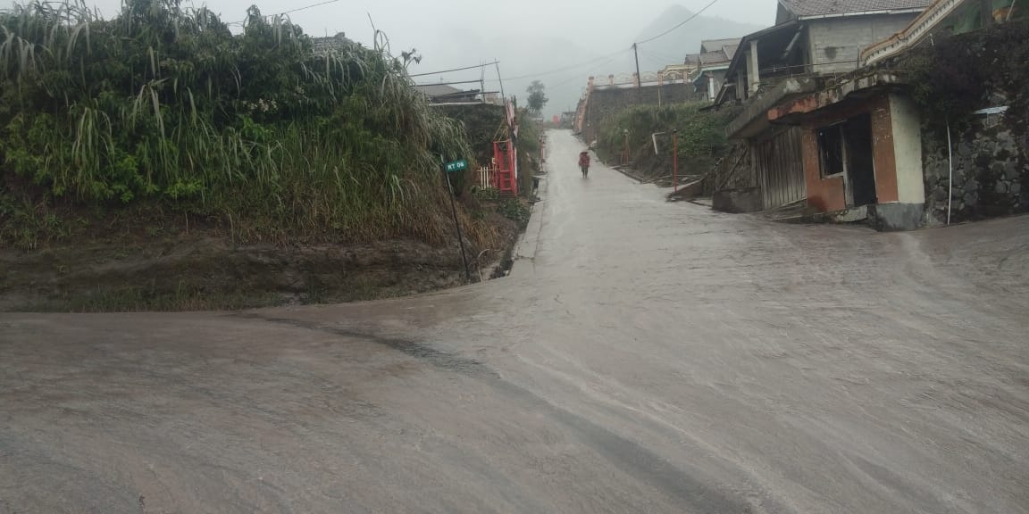Gunung Merapi Erupsi Mencengangkan dengan Durasi 239 Detik