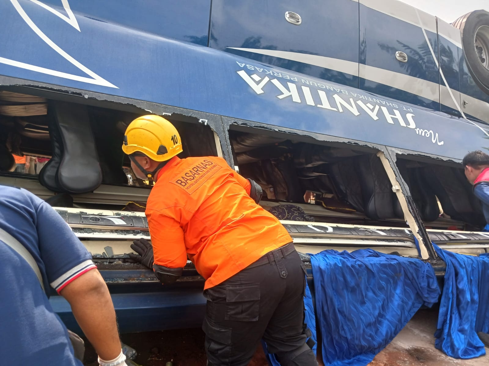 Kecelakaan Mengerikan di Tol, Dua Penumpang Bus Santika Meninggal