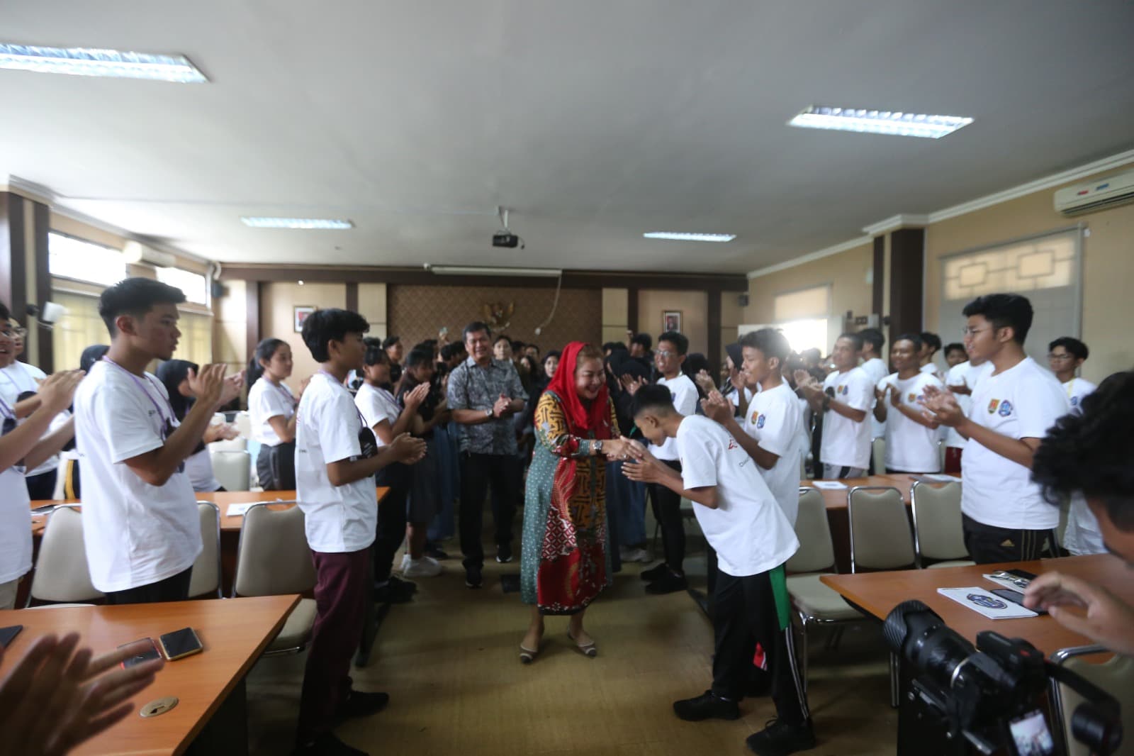 Contohkan Debat Cawapres, Mbak Ita Ajak Pelajar SMA Semarang Belajar Kepemimpinan dan Membuat Program OSIS