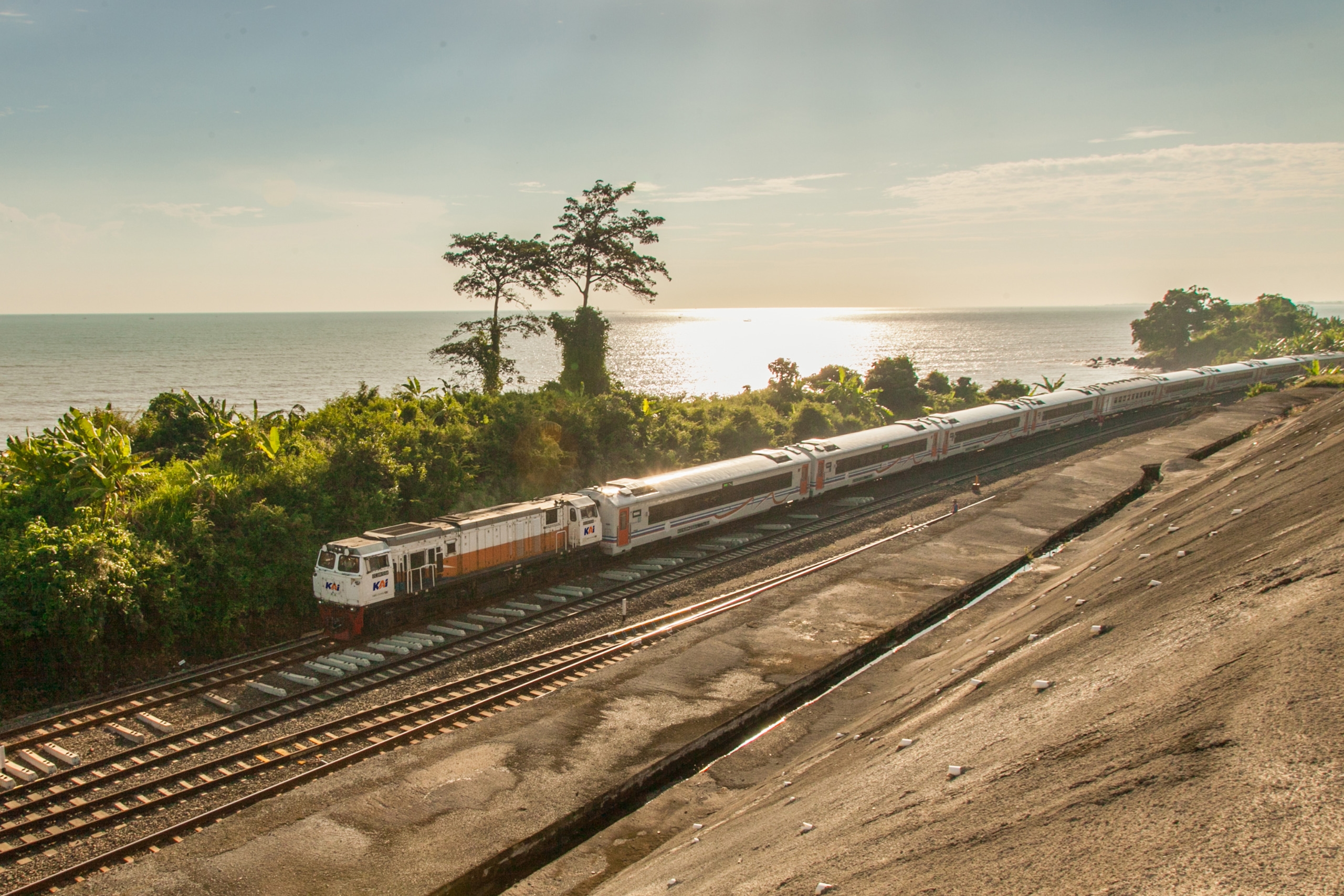 Naik KA Kaligung, Yuk Cobain Wisata Dekat Stasiun Yang Menarik dan Wajib Dikunjungi