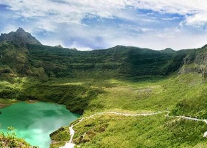 Misteri yang Menyelimuti Gunung Kelud: Keindahan Alam dan Legenda Sumpah Lembu Suro