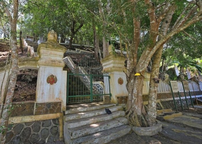 Tempat Sejarah di Yogyakarta: Kembang Lampir, Bukit Suci Petilasan Ki Ageng Pemanahan