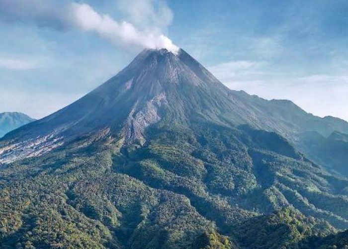 Misteri Tersembunyi: 5 Mitos Misterius Gunung Merapi yang Tetap Menjadi Cerita Rakyat