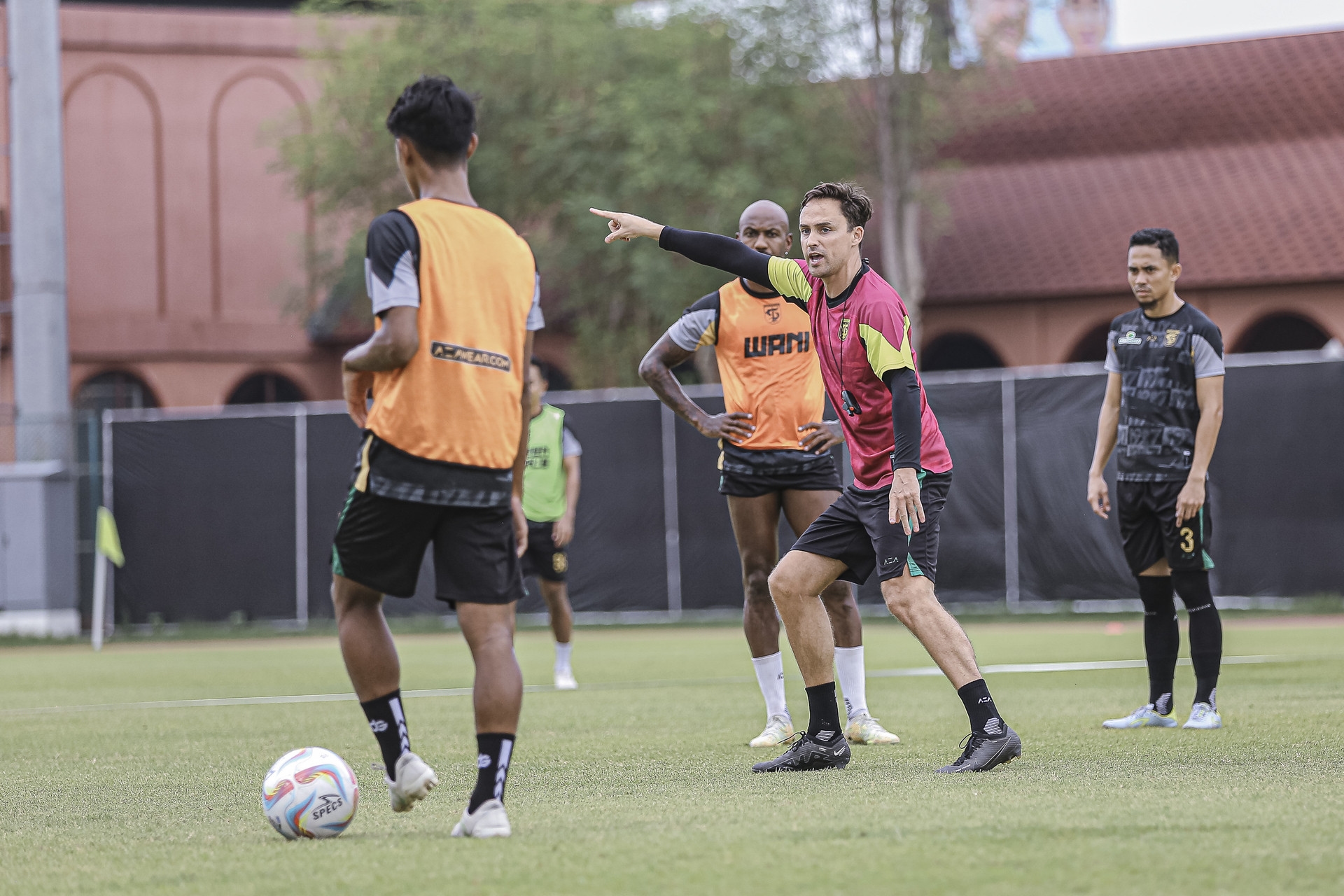 Paul Munster dan Strategi Persebaya di Bulan Suci: Siap Hadapi Madura United