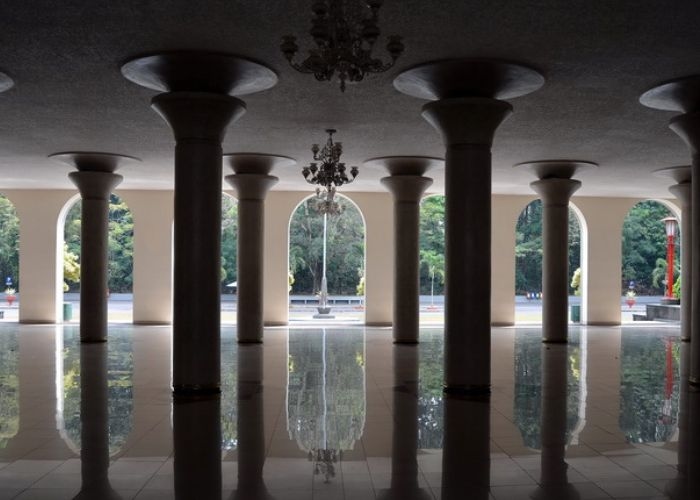 Gedung Balairung UGM: Sebuah Bangunan Bersejarah yang Menyimpan Kisah Mistis Menir Josep