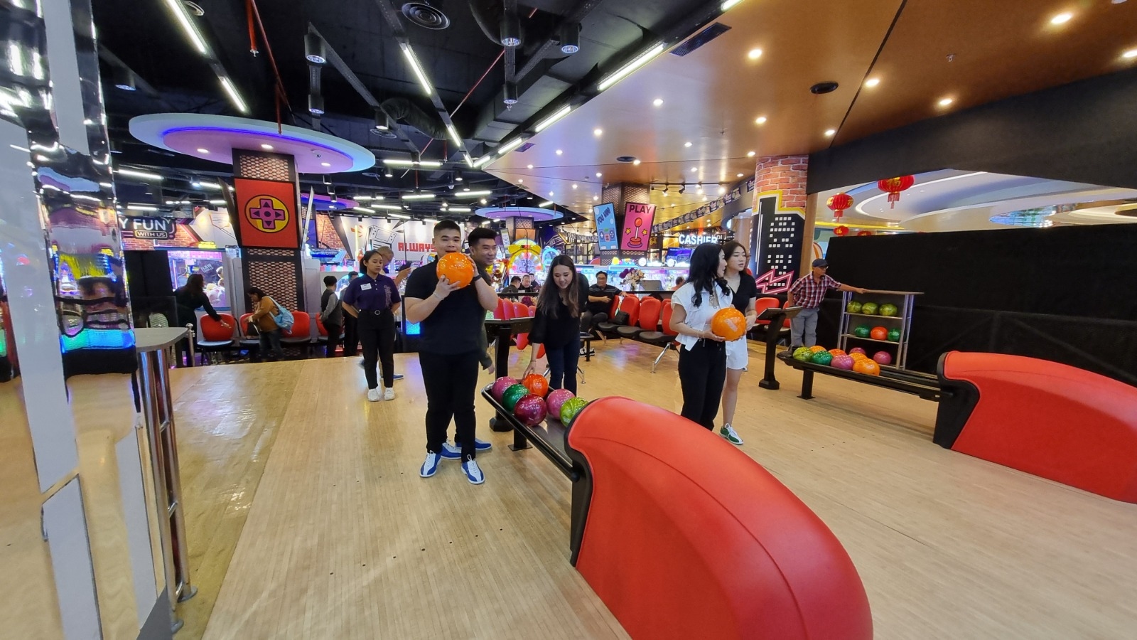 Funworld Bowling Queen City Mall Semarang Hadirkan Permainan Riang Gembira