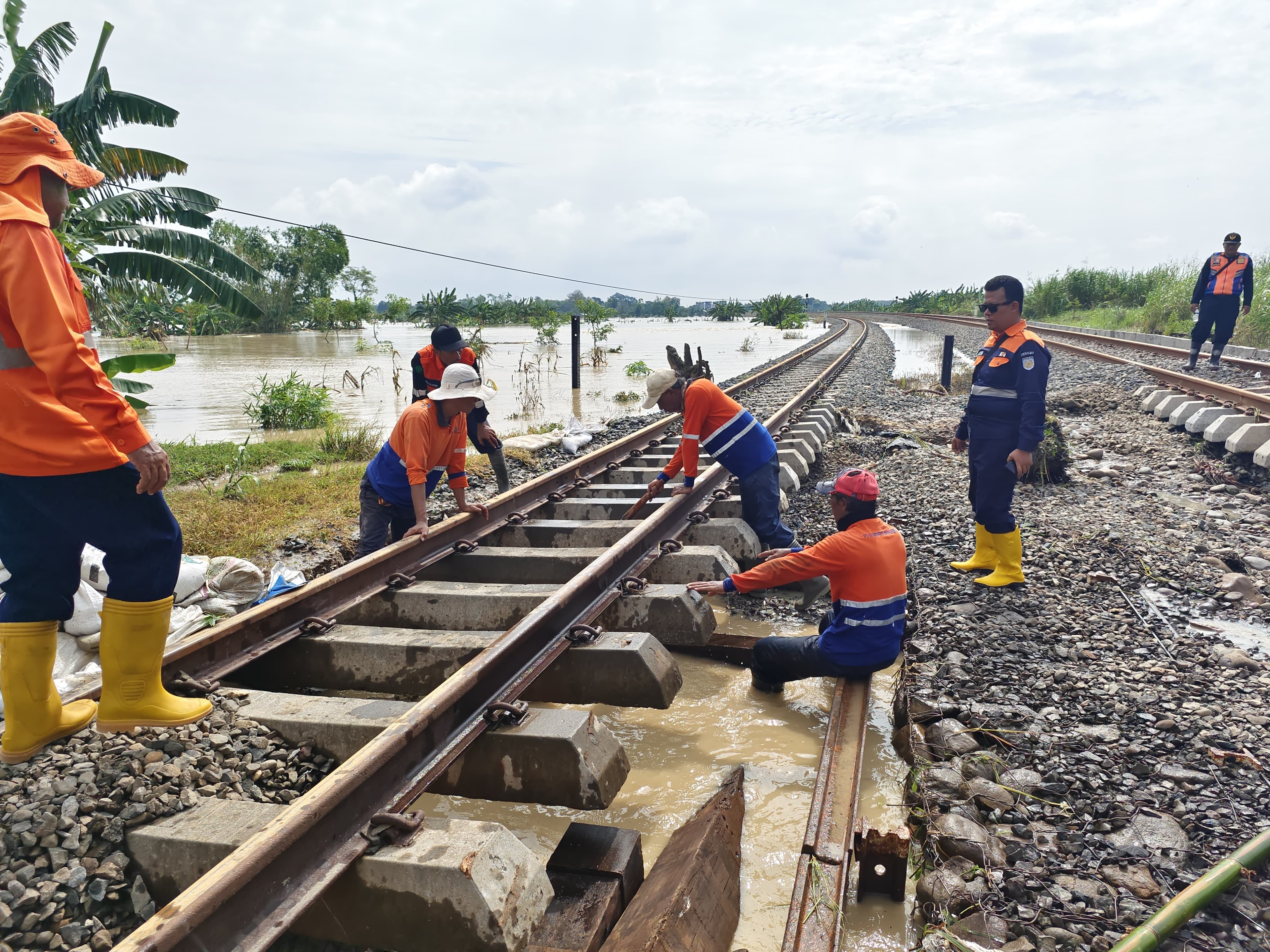 Stasiun Gubug-Kedungjati Terdampak Banjir, 5 Kereta Api Mengalami Keterlambatan
