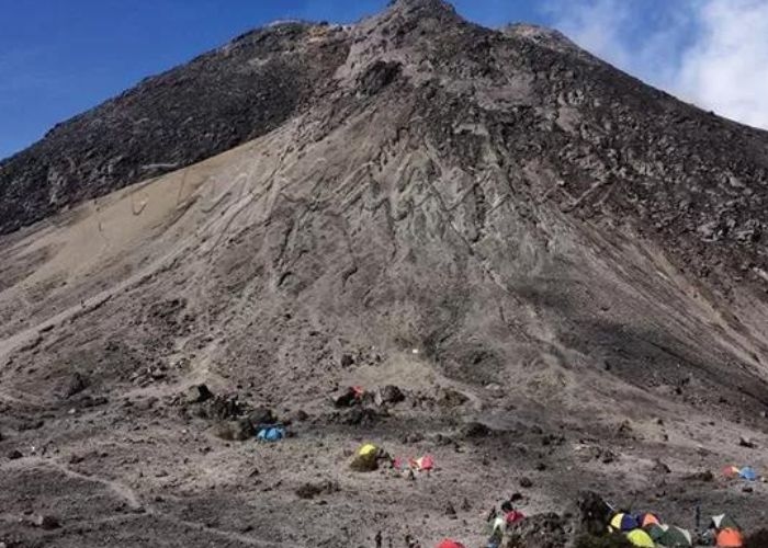 Mengenal Pasar Setan di Gunung-Gunung Indonesia: Mengungkap Cerita-cerita Misteri yang Menyelimuti Puncak Tinggi di Tanah Air