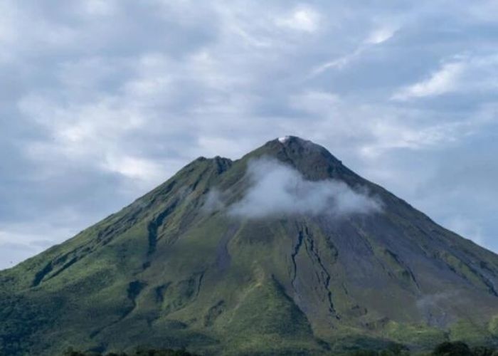 Misteri Pasar Setan di Gunung Semeru: Antara Pesona Alam dan Kisah Mistis dari Para Pendaki