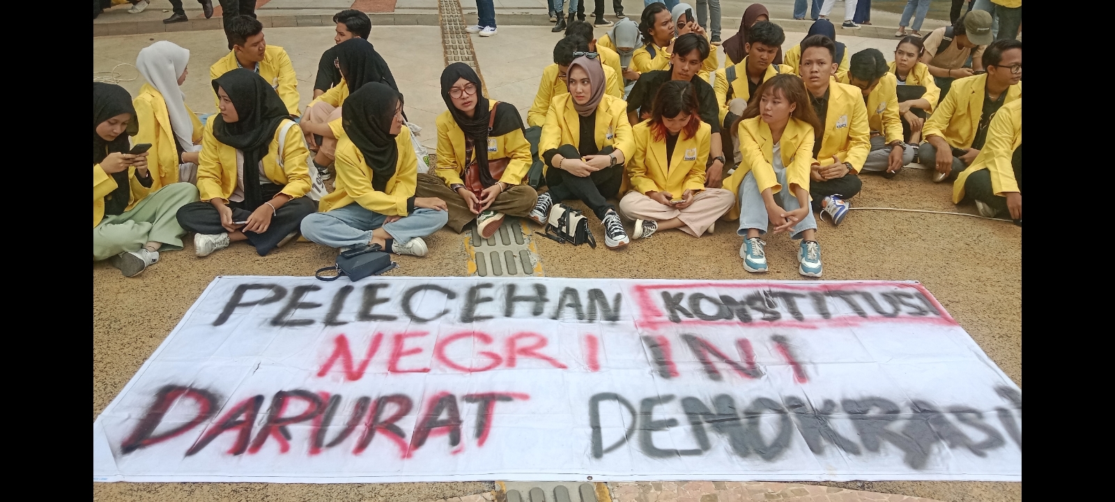Mahasiswa Unnes Gelar Aksi Protes Imbas Kenaikan SPI/IPI Naik 4 Kali Lipat