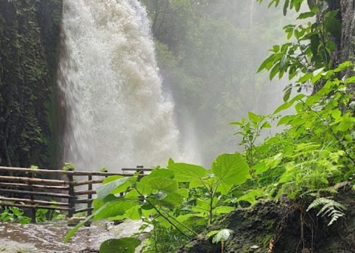 Misteri Air Terjun Blawan: Jejak Legenda Nong Pegghe' dan Pesona Alam yang Ajaib