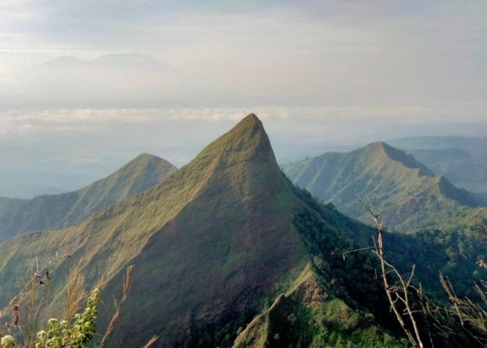 Gunung Piramid Bondowoso: Misteri di Balik Keindahan Alam yang Menakjubkan