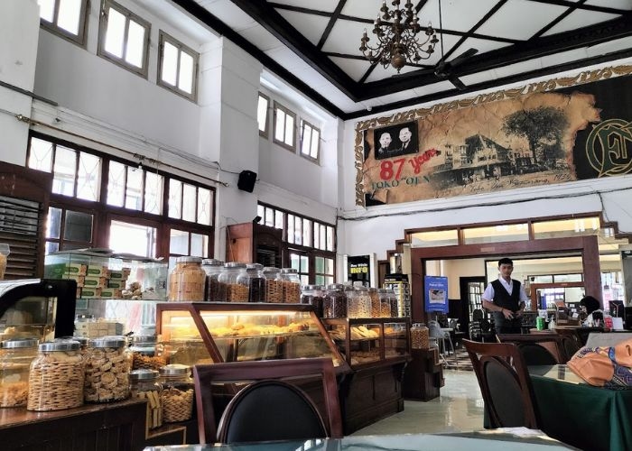 Tempat Sejarah di Semarang: Mengulik Legenda dan Polemik Toko Oen di Kota Atlas