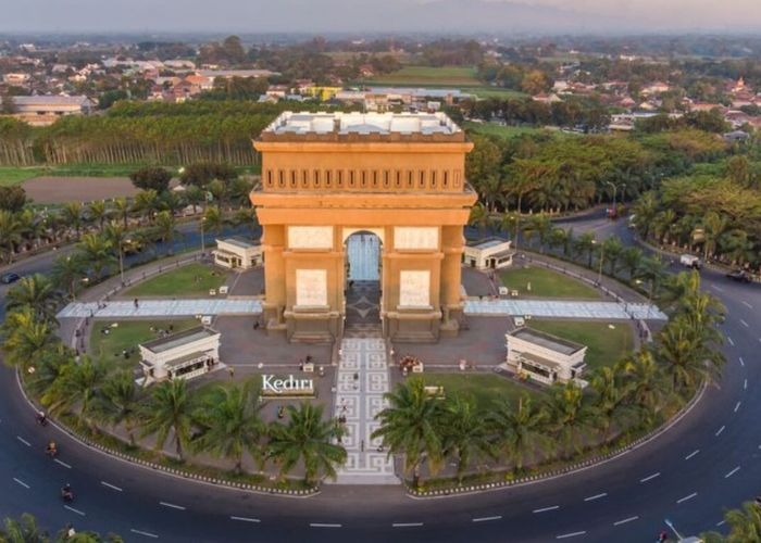 Menguak Misteri dan Kisah Mistis Kota Kediri: Mitos tentang Adanya Kutukan bagi Para Presiden