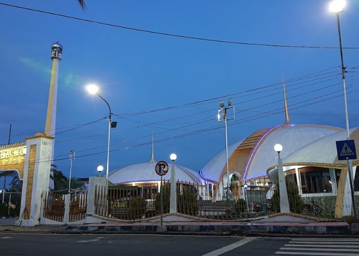 Sejarah dan Keindahan Arsitektur Masjid Jami Al Baitul Amien Jember: Simbol Keagungan dan Kebanggaan