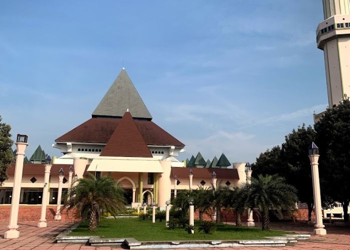 Memukau dan Elegan: Perjalanan Sejarah dan Keindahan Arsitektur Masjid Agung An Nur, Landmark Bersejarah Pare