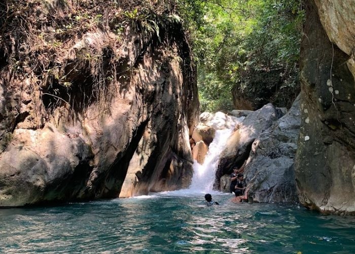 Menelusuri Misteri Curug Leuwi Hejo di Bogor: Keindahan Alam yang Penuh dengan Angker