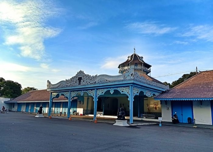 Mengenal Lebih Dekat Keraton Surakarta: Sebuah Jejak Sejarah dan Kekayaan Budaya yang Terus Terawat