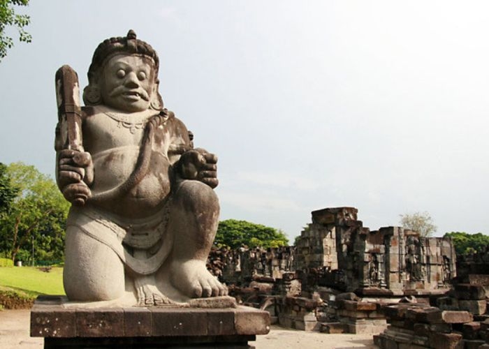 Mengungkap Sisi Misteri dan juga Legenda Arca Dwarapala: Penjaga Setia Pada Bangunan Suci