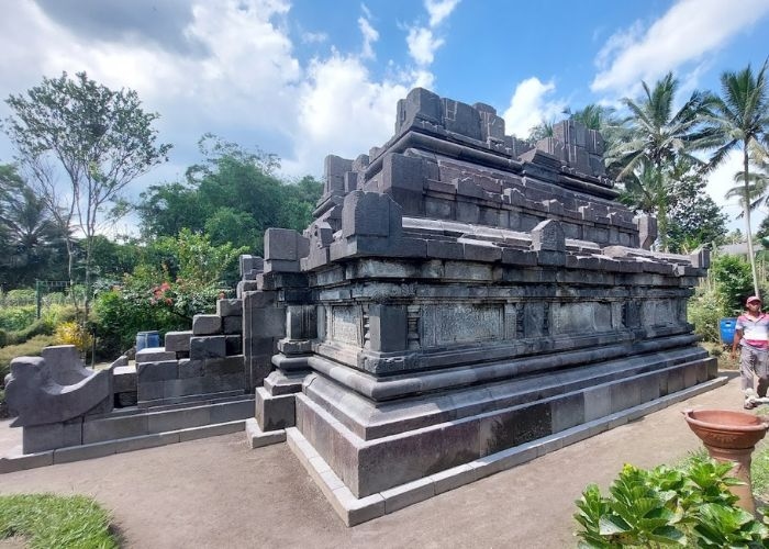 Mengungkap Misteri dan Mitos di Balik Cerita Candi Asu Sengi: Kisah Wanita yang Dikutuk Menjadi Anjing