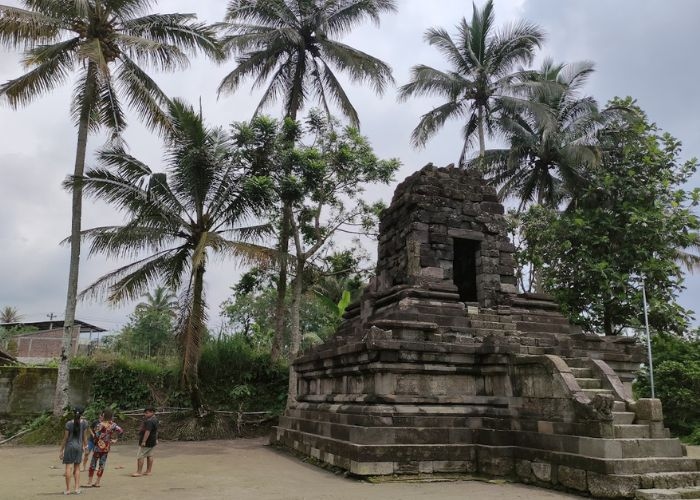 Mengungkap Misteri serta Keunikan Candi Lumbung Sengi: Kisah Candi yang Berteleportasi dan Ikonografi Hindu-Siwa