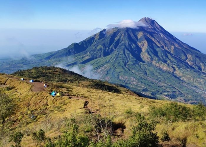 Mitos yang Menyelimuti Gunung Slamet: Misteri Dibalik Ramalan Jayabaya dan Kehidupan Mistis yang Ada di Puncak