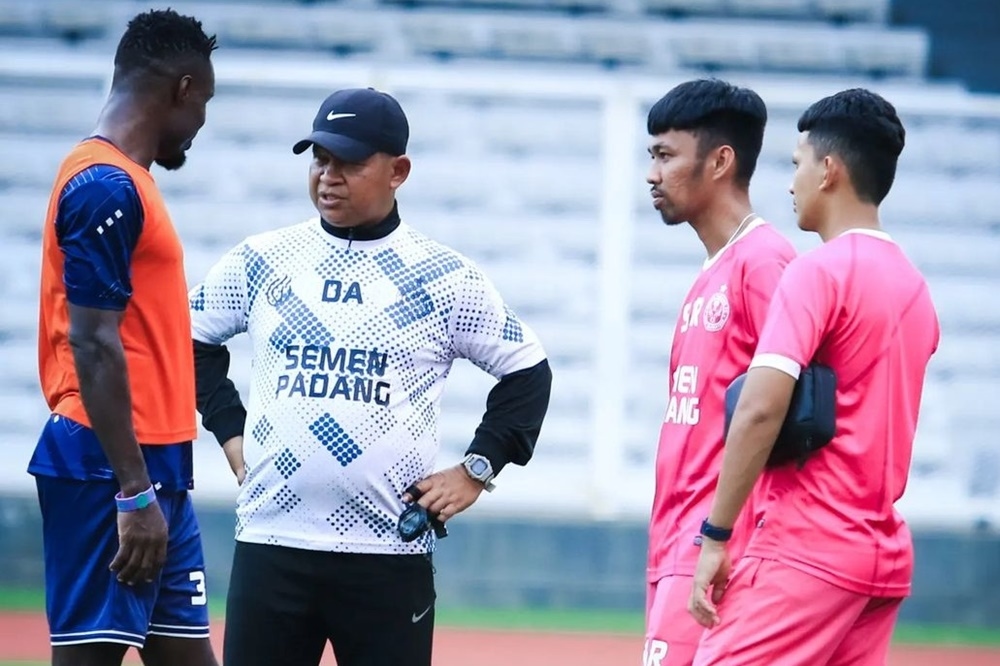 Kabar Buruk! Kenneth Ngwoke Diragukan Tampil Perkuat Semen Padang vs Malut United, Delfiadri Berharap Tetap Raih Kemenangan