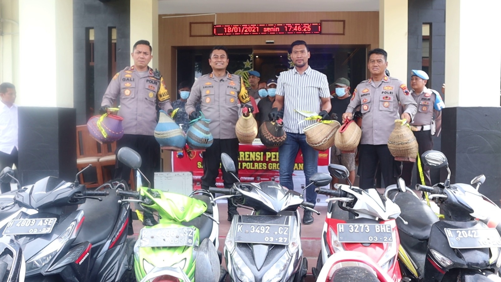 Sembilan Orang Tiba-tiba Digrebeg Polres Grobogan Saat sedang Asyik Sabung Ayam