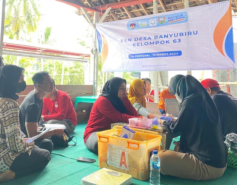 Sinergi Kelompok 63 KKN UPGRIS Membangun Kesehatan Masyarakat melalui Kegiatan Donor Darah Bersama Karang Taruna Dusun Ngrapet