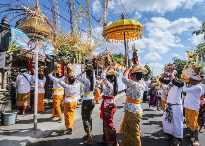 Sejarah Sebuah Tradisi Keagamaan di Indonesia: Galungan, Perayaan Berabad-Abad dalam Tradisi Hindu Bali
