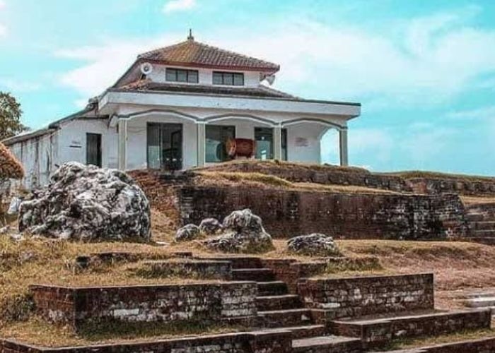 Tempat Bersejarah di Indonesia: Giri Kedaton, Sejarah Perjalanan Kerajaan Islam yang Legendaris di Tanah Jawa