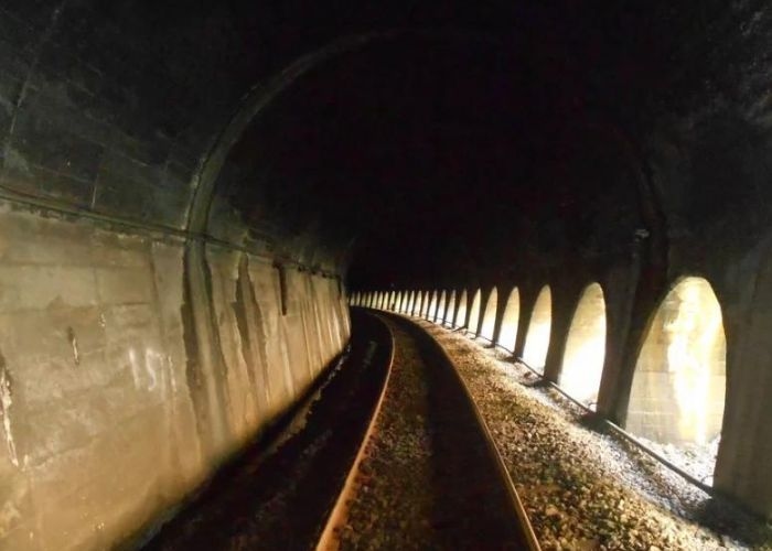 Kisah Terowongan di Indonesia: Misteri yang Menyelimuti Terowongan Kereta Api Eka Bakti Karya dan Legenda Angker di Malang