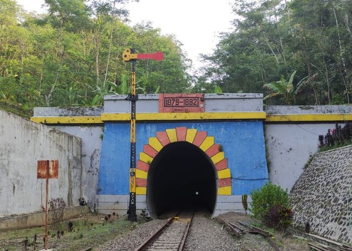 Kisah Urban Legend di Indonesia: Misteri Terowongan Lampegan dan Jejak Angker di Jalur Kereta Bersejarah
