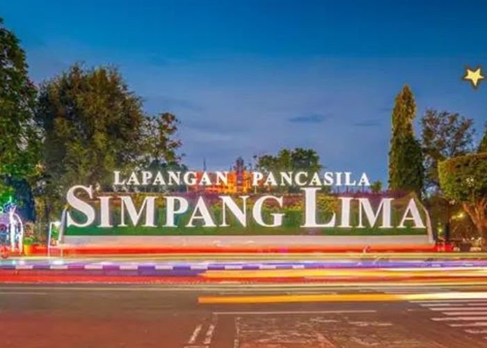 Kisah Perjalanan Lapangan Simpang Lima Semarang: Ikon Kota Semarang dengan Sejarah yang Megah