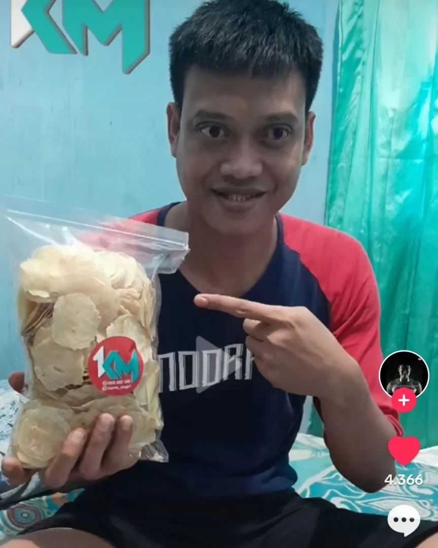 Berikan Dukungan Anda: Kurnia Mega, Legenda Timnas Jualan Snack di TikTok