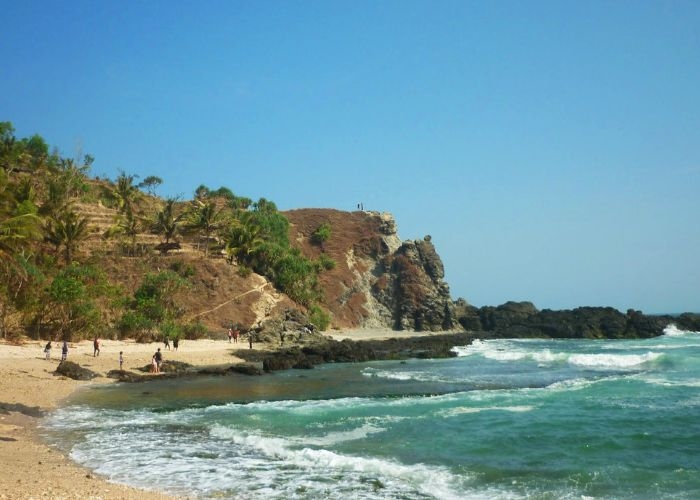 Mengungkap Misteri Pantai Parangkusumo yang Legendaris: Gerbang Menuju Keraton Gaib Laut Selatan