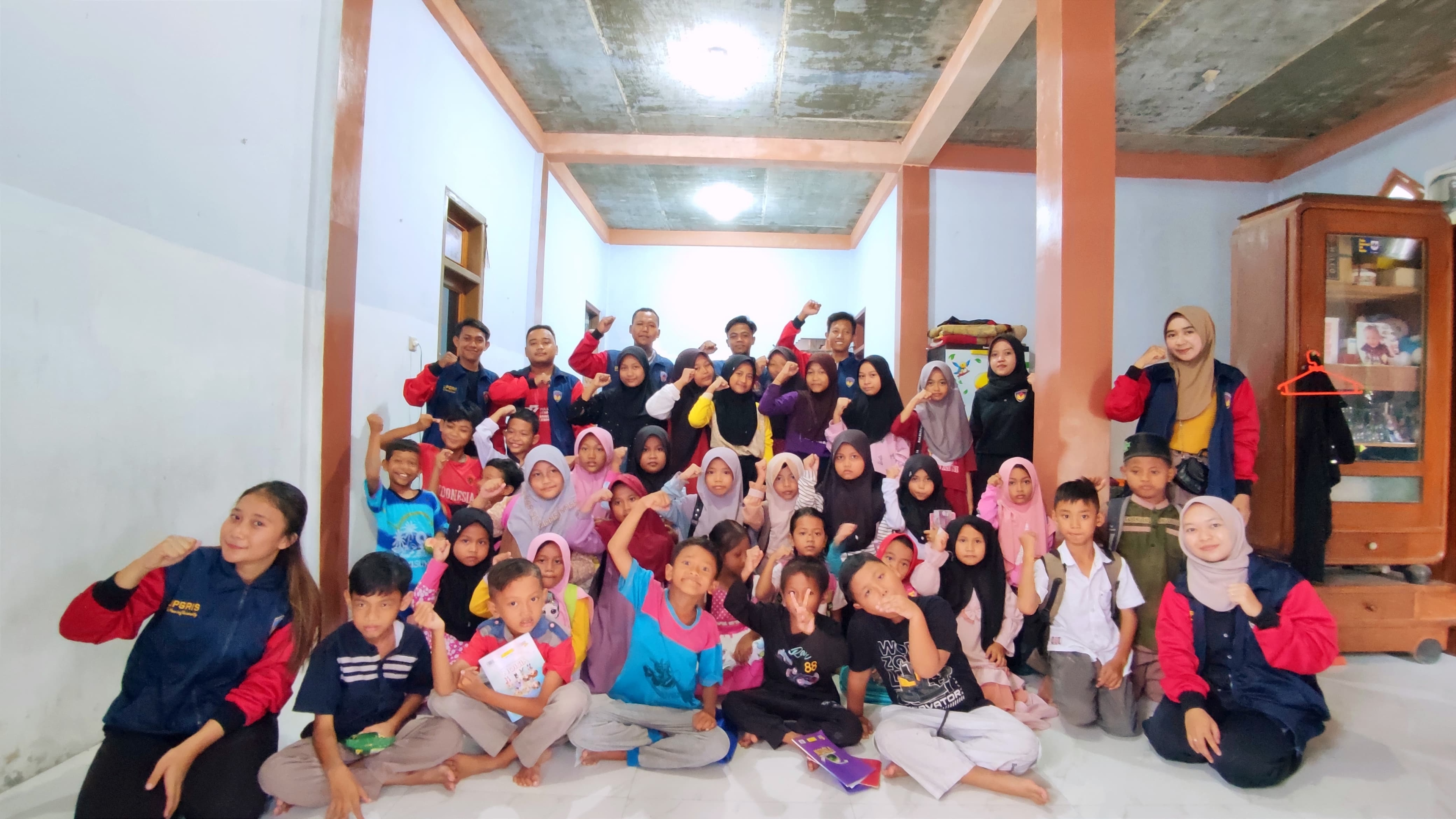 Tingkatkan Minat Belajar Siswa, Mahasiswa Kelompok 122 KKN UPGRIS Gelar Bimbingan Belajar
