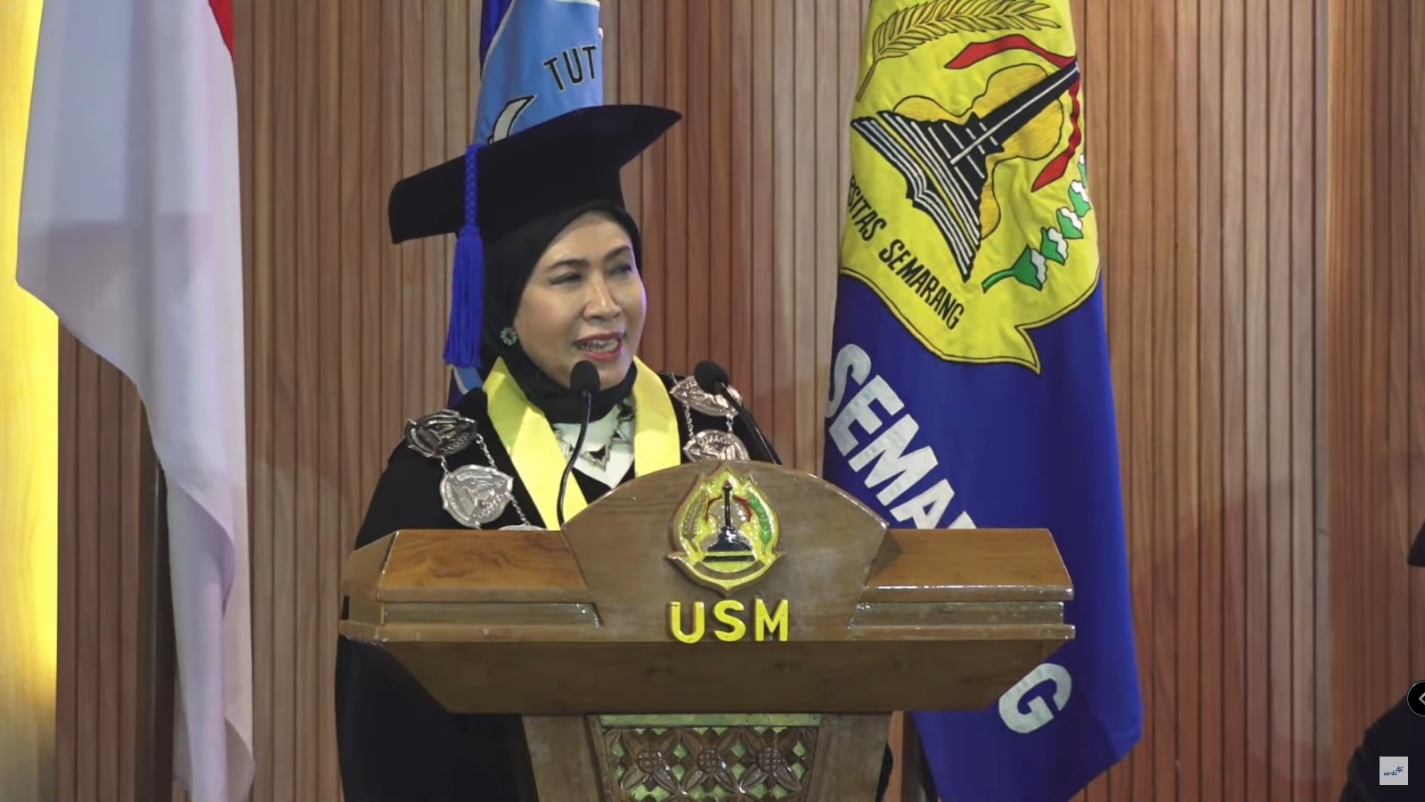 Rektor USM Mewisuda 1044 Lulusan