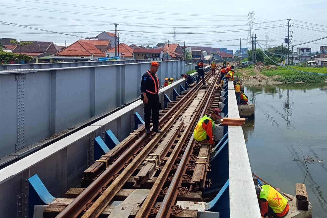 Jalan di Tegal Rejo dan Purwosari Raya Kaligawe Ditutup Sementara Karena Ada Perbaikan Jembatan Kereta Api