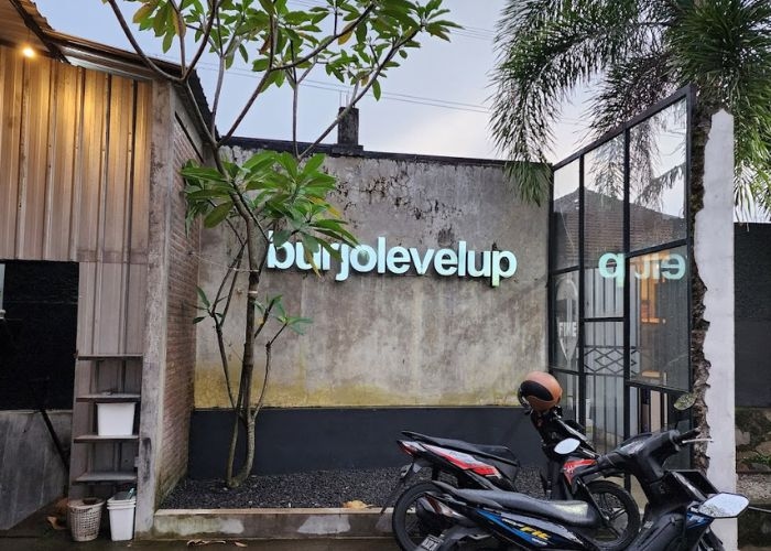 Rekomendasi Cafe Hits: Burjo Level Up, Menikmati Pemandangan Alam dan Cita Rasa Lezat di Semarang