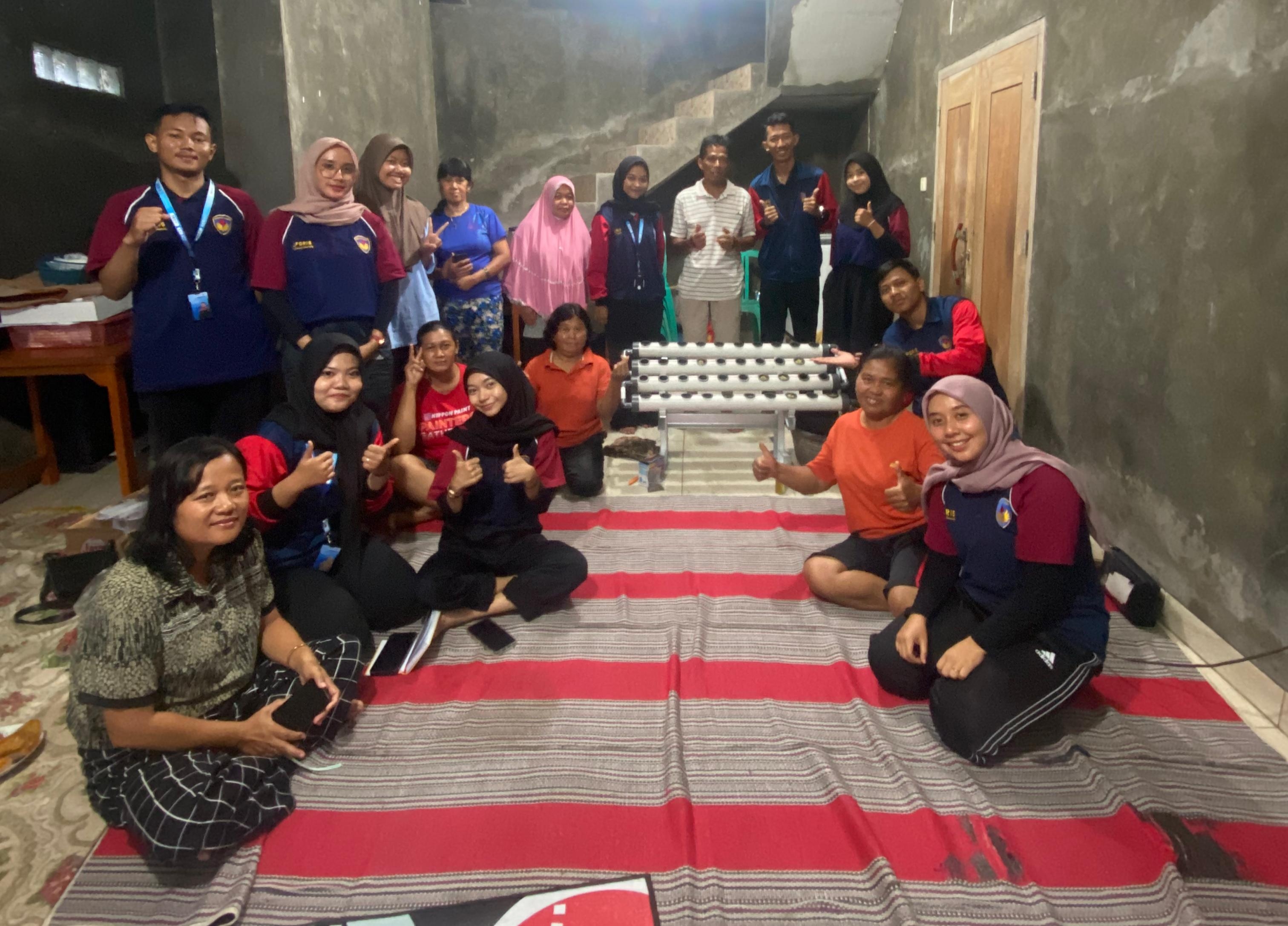 Mahasiswa KKN UPGRIS Kelompok 88 Gelar Sosialisasi dan Praktek Pertanian Hidroponik bagi Masyarakat Watuagung