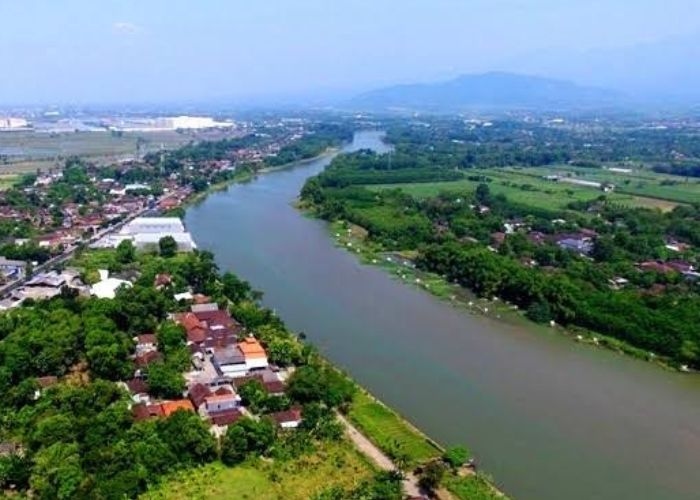 Menyusuri Sungai Angker di Indonesia: Misteri Sungai Brantas, Kisah-Kisah Mistis di Jalur Air Terpanjang Jawa Timur