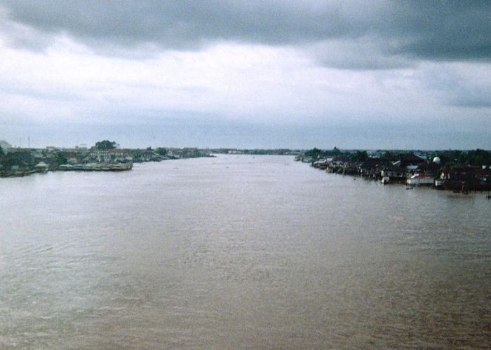 Penelusuran Urban Legend di Indonesia: Misteri Sungai Kapuas, Sebuah Kisah Makhluk Mitos Air Bernama Puake