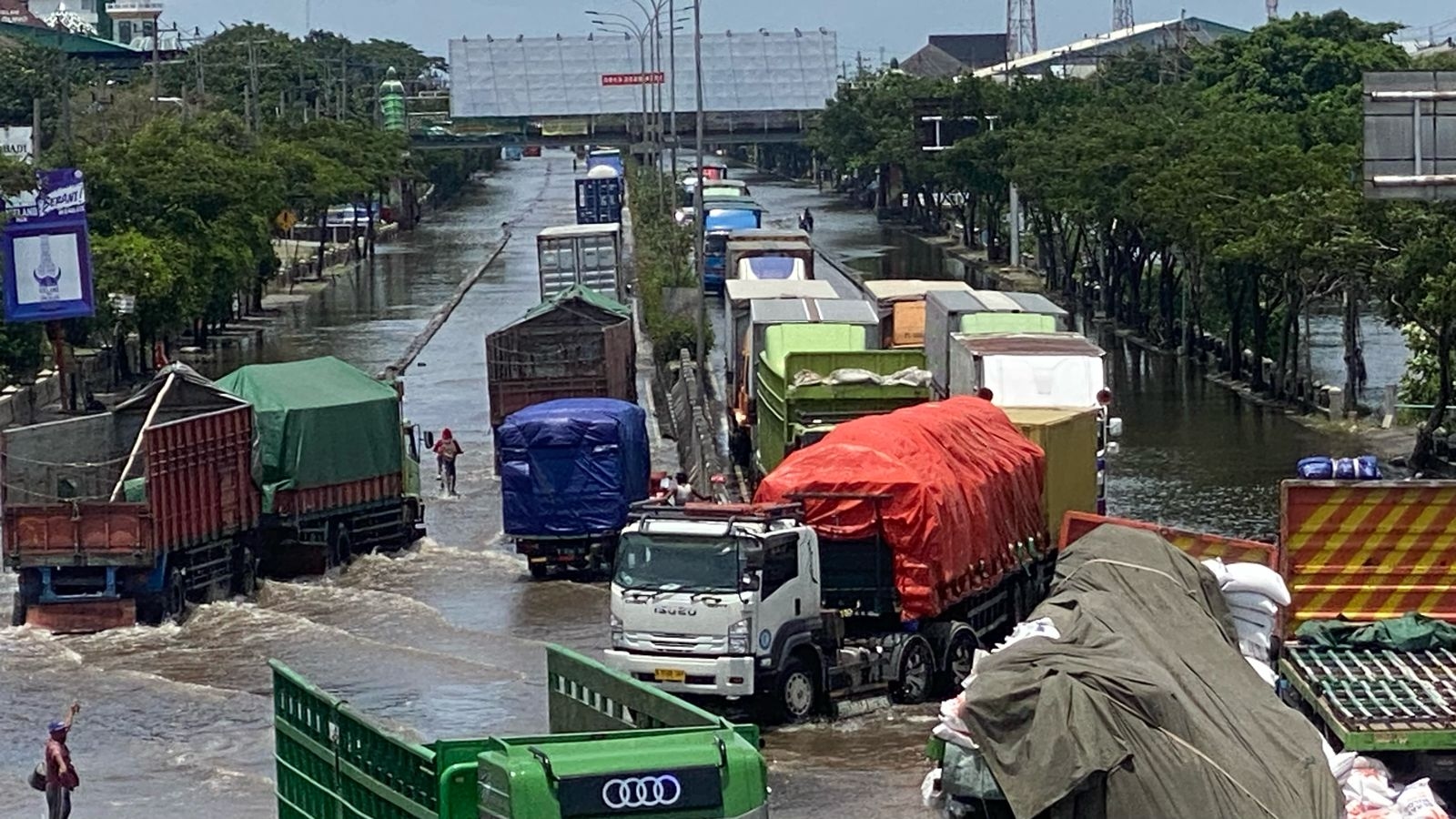 Maksimalkan Pompa Portable, Banjir Semarang Mulai Surut, Jalan Kaligawe Kembali Bisa Dilewati