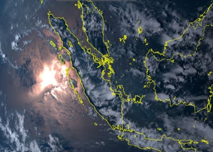 VIRAL! Penampakan Cahaya Misterius di Dekat Pulau Sumatera, Itu Adalah Refleksi Sinar Matahari